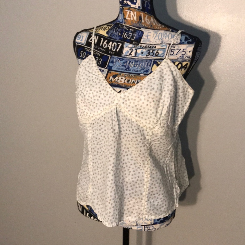 Pretty tank with tiny floral print